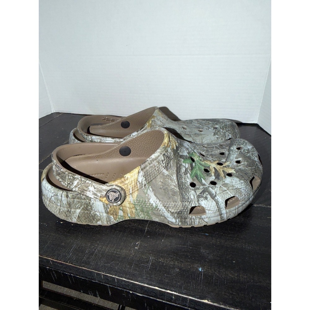 Men's Camo Crocs Size 9 (Women's 11)